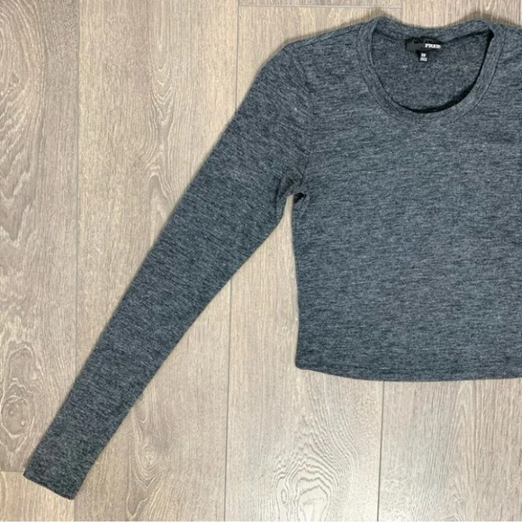 Aritzia Wilfred Free Georgia Top Cropped Long Sleeve T-Shirt Dark Grey Size XS - Picture 7 of 13